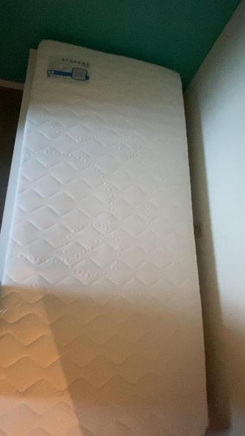 1persoonsbed +nieuwe matras ikea beschikbaar voor biedingen