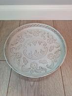 Decoratieve crèmekleurig dienblad in landelijke stijl, Huis en Inrichting, Ophalen of Verzenden, Zo goed als nieuw, Rond, Metaal