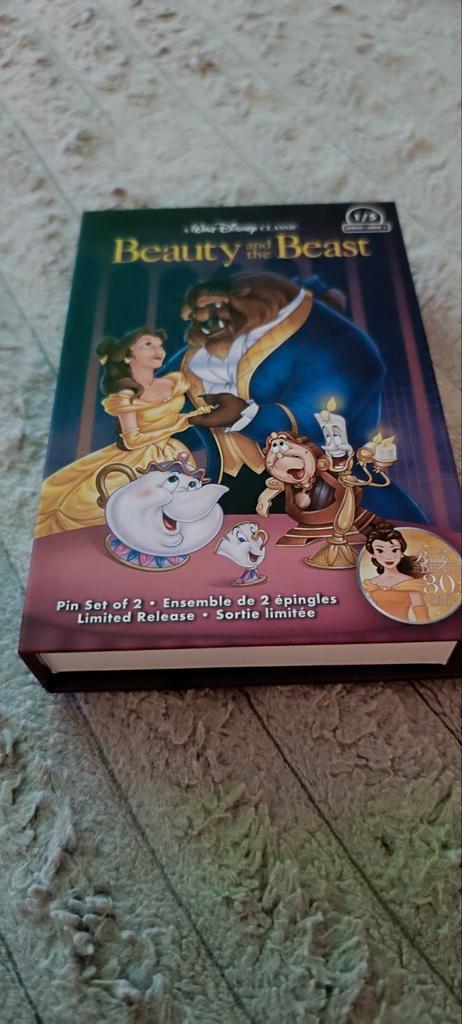 Limited release pin + cassette van de films, Boeken, Sprookjes en Fabels, Nieuw, Ophalen