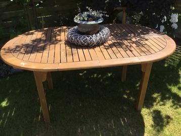 Tuintafel ovaal beschikbaar voor biedingen