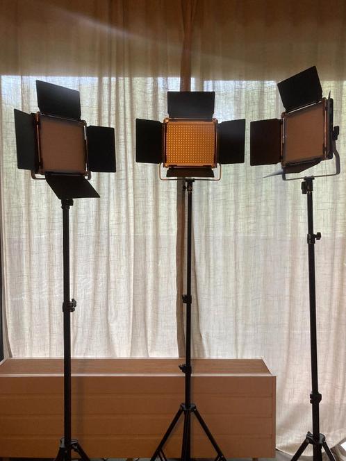 Neewer RGB 3200K ~ 5600K X3 video LED-paneel, Audio, Tv en Foto, Fotografie | Fotostudio en Toebehoren, Zo goed als nieuw, Lamp of Flitsset
