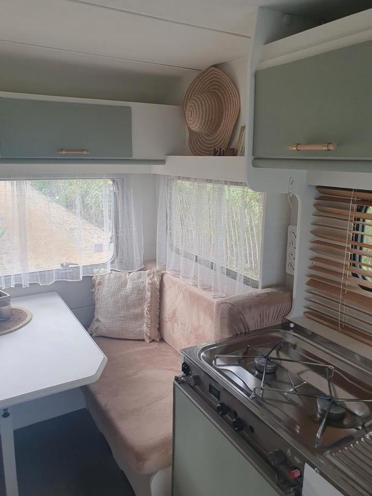 Super mooie opgeknapte caravan, Caravans en Kamperen, Caravans, Particulier, Vast bed, Luifel, Mover, Zonnepaneel, Ophalen