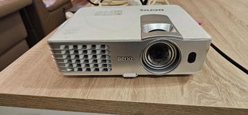 Projecteur Benq W1080st avec ecran tensionné electrique beschikbaar voor biedingen