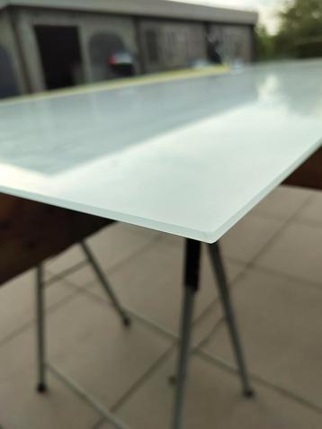 Enkel glas met folie. beschikbaar voor biedingen