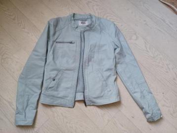 une veste en simili cuir pour la fille 13 ans beschikbaar voor biedingen