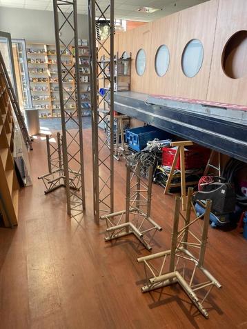 6 Truss Aluminium Structuren voor beursstand beschikbaar voor biedingen