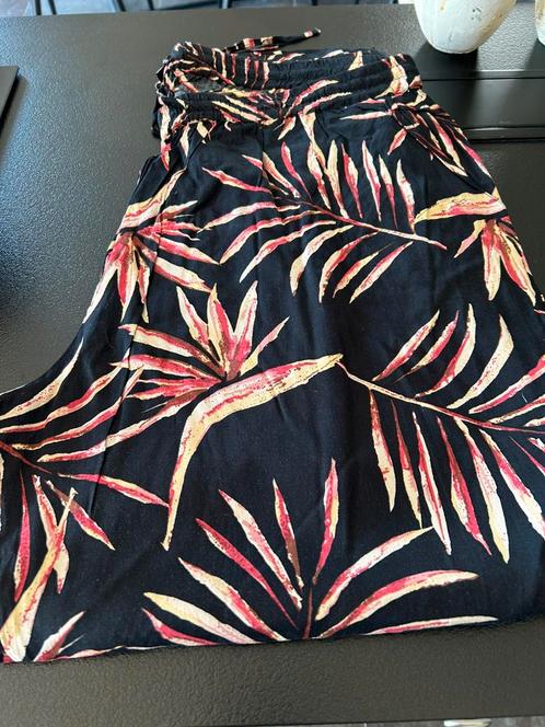 Gloednieuwe prachtige printbroek met rek maat 50, Kleding | Dames, Broeken en Pantalons, Nieuw, Maat 46/48 (XL) of groter, Zwart