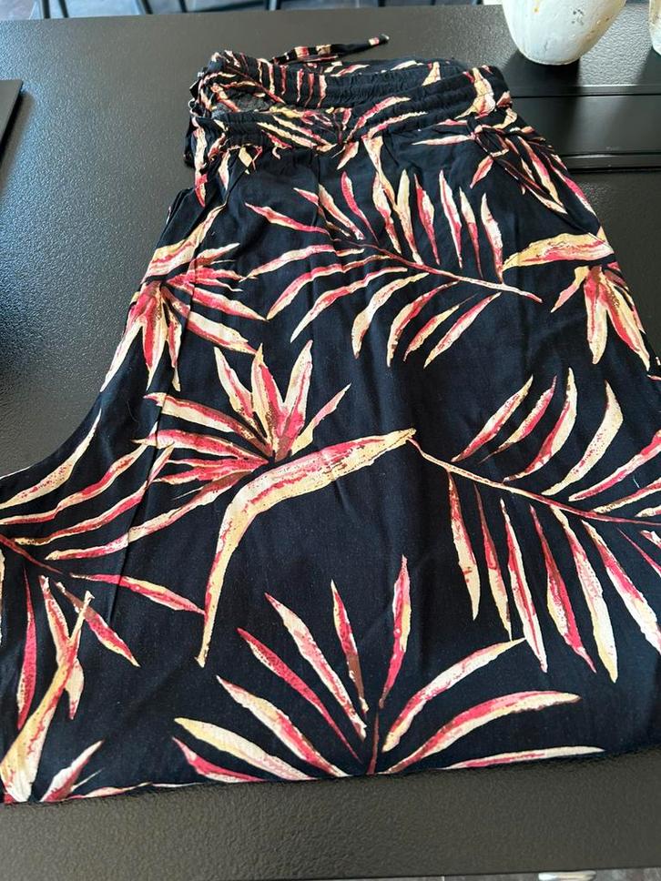 Gloednieuwe prachtige printbroek met rek maat 50, Kleding | Dames, Broeken en Pantalons, Nieuw, Maat 46/48 (XL) of groter, Zwart