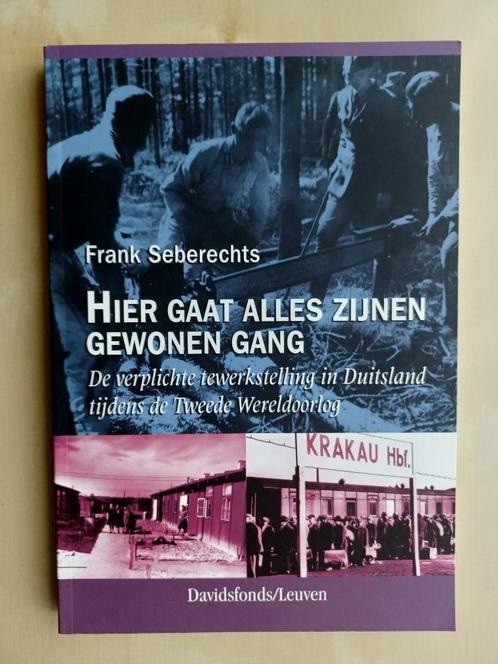 Hier gaat alles zijnen gewonen gang, Boeken, Oorlog en Militair, Zo goed als nieuw, Tweede Wereldoorlog, Ophalen of Verzenden