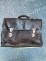 Kipling lederen boekentas, Ophalen