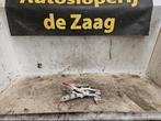 Motorkap Scharnier van een Ford Fiesta, Gebruikt, -, -, Ophalen of Verzenden