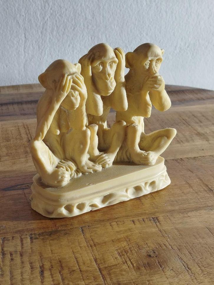 Vintage fifties beeldje Aapjes”horen,zien&zwijgen”in ivorine, Verzamelen, Beelden en Beeldjes, Zo goed als nieuw, Dier, Ophalen of Verzenden