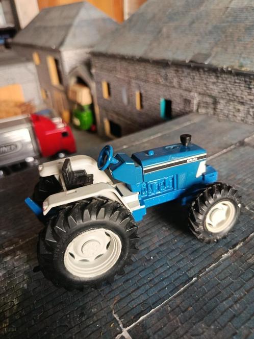 Ford 5610 Britains Tractor, Hobby en Vrije tijd, Modelauto's | 1:32, Gebruikt, Tractor of Landbouw, Britains, Ophalen of Verzenden