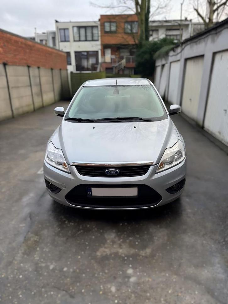 Ford Focus 2010 1,6 benzine automatic 153388km, Autos, Ford, Particulier, Focus, ABS, Caméra de recul, Airbags, Air conditionné