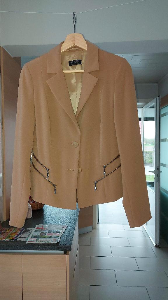 Blazer / jasje Giovane, Kleding | Dames, Jasjes, Kostuums en Pakken, Nieuw, Jasje, Maat 38/40 (M), Bruin, Ophalen of Verzenden