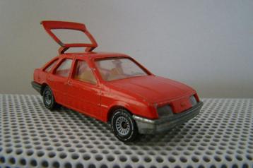 Ford Sierra 2,3 Ghia  rood , Siku - auto metaal , schaal ? beschikbaar voor biedingen