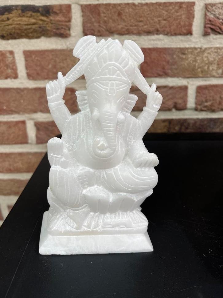Indisch handgesneden Ganesha beeld van wit onyx/albast, Antiek en Kunst, Kunst | Beelden en Houtsnijwerken, Ophalen