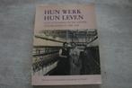 HUN WERK HUN LEVEN-GETUIGENISSEN UIT DE GENTSE TEXTIELWERELD, Boeken, Ophalen of Verzenden, Gelezen