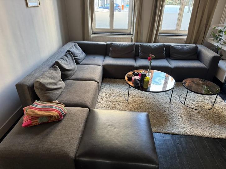 Minotti hoekbank grey en 2 chocoladebruine lederen poefen, Huis en Inrichting, Zetels | Complete zithoeken, Gebruikt, Stof, Ophalen