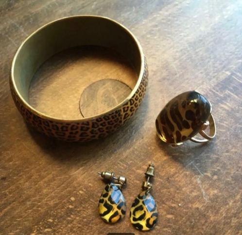 Set leopard juwelen : grote ring / oorbellen / armband, Handtassen en Accessoires, Ringen, Zo goed als nieuw, Dame, 18 tot 19