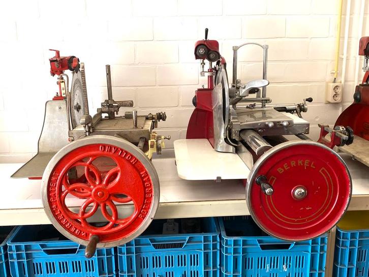 GEVRAAGD OUDE BERKEL SNIJMACHINE VLEESSNIJMACHINE HANDWIEL, Antiek en Kunst, Antiek | Gereedschap en Instrumenten, Ophalen