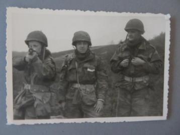 oude foto militairen soldaten maneuvers  beschikbaar voor biedingen
