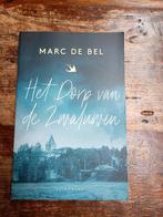 Het dorp van de zwaluwen, Marc De Bel, Gelezen, Marc de Bel, Ophalen of Verzenden, Fictie