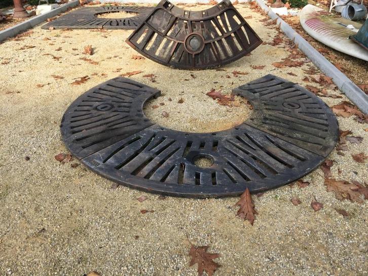 Gietijzeren boomroosters / boomvlonders . Diameter 150 cm, Tuin en Terras, Overige Tuin en Terras, Gebruikt, Ophalen
