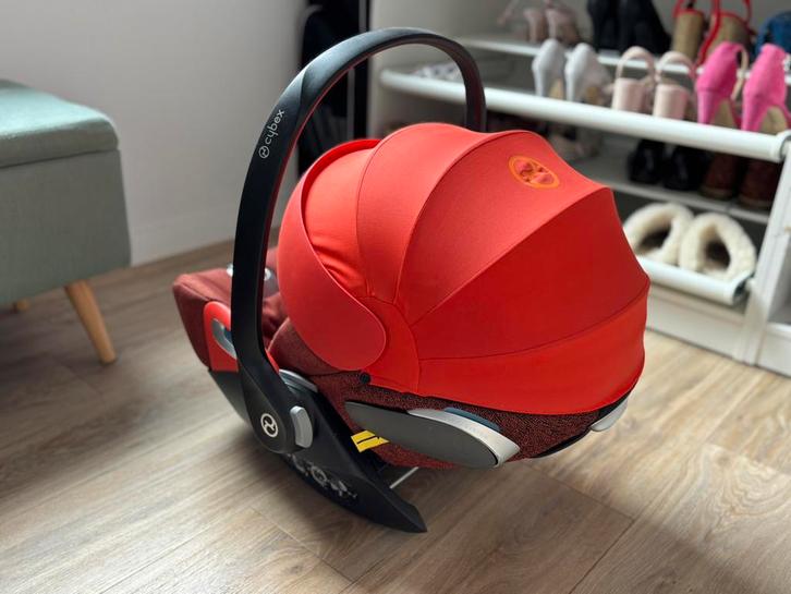 Cybex Cloud Z (motif à pois rouges) - siège auto, Enfants & Bébés, Sièges auto, Utilisé, Autres marques, 0 à 18 kg, Ceinture de sécurité ou Isofix