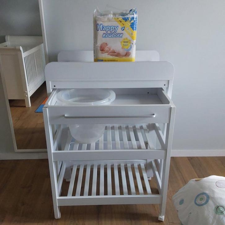 Verzorgingstafel met bad - Childwood by Childhome, Kinderen en Baby's, Badjes en Verzorging, Ophalen