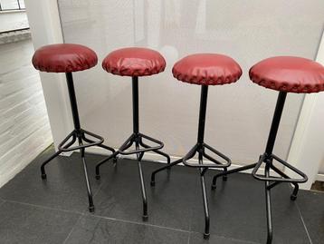 4 stuks vintage bar hocker beschikbaar voor biedingen