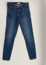 Blauwe jeansbroek van ZARA maat 36, Kleding | Dames, Spijkerbroeken en Jeans, Gedragen, Blauw, W28 - W29 (confectie 36), Ophalen of Verzenden