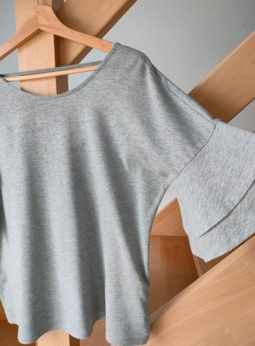 Prachtige glitter T-shirt met open rug. Zeer speciale mouwen, Kleding | Dames, Blouses en Tunieken, Zo goed als nieuw, Maat 38/40 (M)