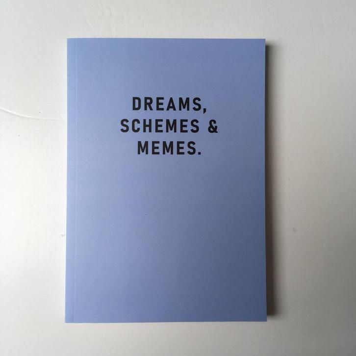 notitieboek blauw A5 gelijnd 'Dreams, schemes & memes', Diversen, Notitieboeken, Nieuw, A5, Ophalen of Verzenden