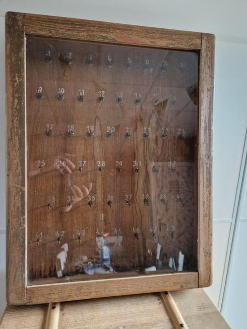 Antieke sleutelkast uit hotel, Antiquités & Art, Antiquités | Meubles | Armoires, Enlèvement ou Envoi