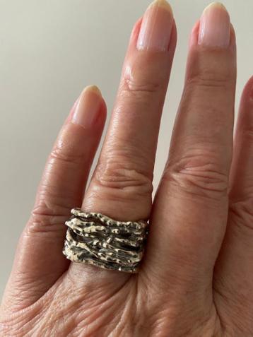 Zilveren dames ring  beschikbaar voor biedingen