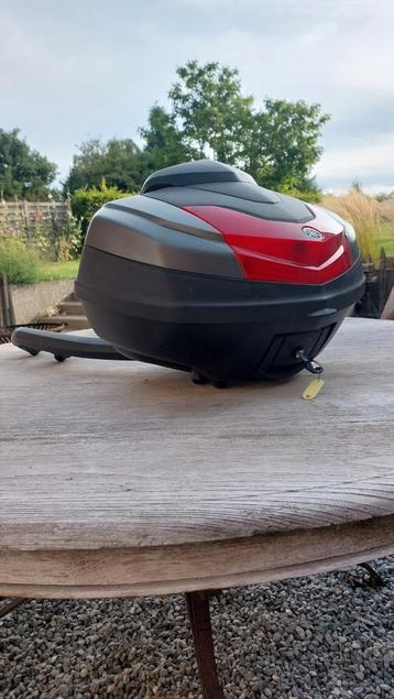 yamaha top case origine xmax 400cc  beschikbaar voor biedingen