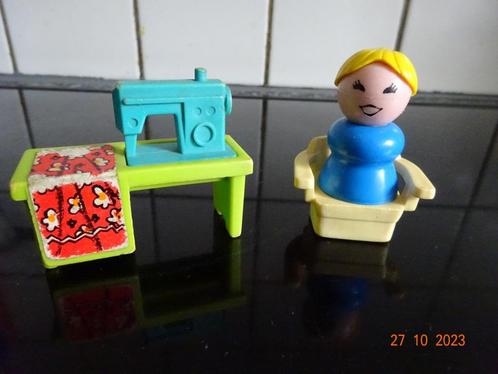 Fisher price,retro setje "naaimachine met popje en stoeltje*, Kinderen en Baby's, Speelgoed | Fisher-Price, Ophalen of Verzenden