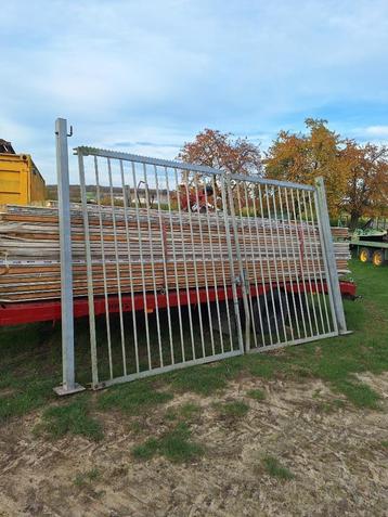 grote metalen poort, draaipoort, tuinhek, 2 delen met palen beschikbaar voor biedingen