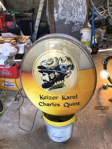 Reclame bord Keizer Karel beschikbaar voor biedingen