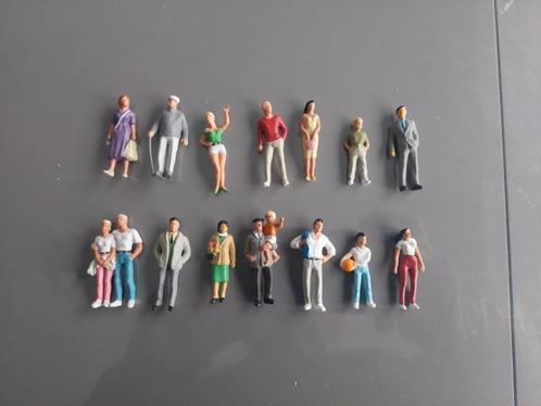 15 figurines miniatures 1/43 personnages impeccables LOT 2, Hobby & Loisirs créatifs, Voitures miniatures | 1:43, Neuf, Autres types