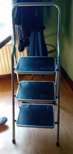 Opvouwbare trapladder met 3 treden 1M30 gevouwen 10 cm dik, Ophalen of Verzenden, Zo goed als nieuw, Ladder, Opvouwbaar of Inschuifbaar