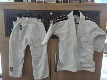 3 kimono's 130, broek 140 karate, judo, verdedigingssport beschikbaar voor biedingen