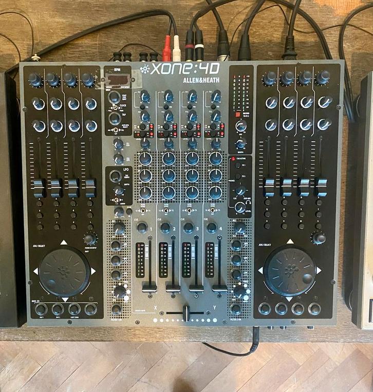 Allen & Heath Xone:4D – Topstaat – set : €650, Musique & Instruments, Tables de mixage, Utilisé, 10 à 20 canaux, Entrée micro