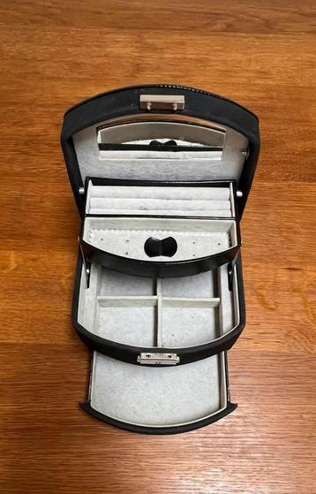 Jewellery Box zwart beschikbaar voor biedingen