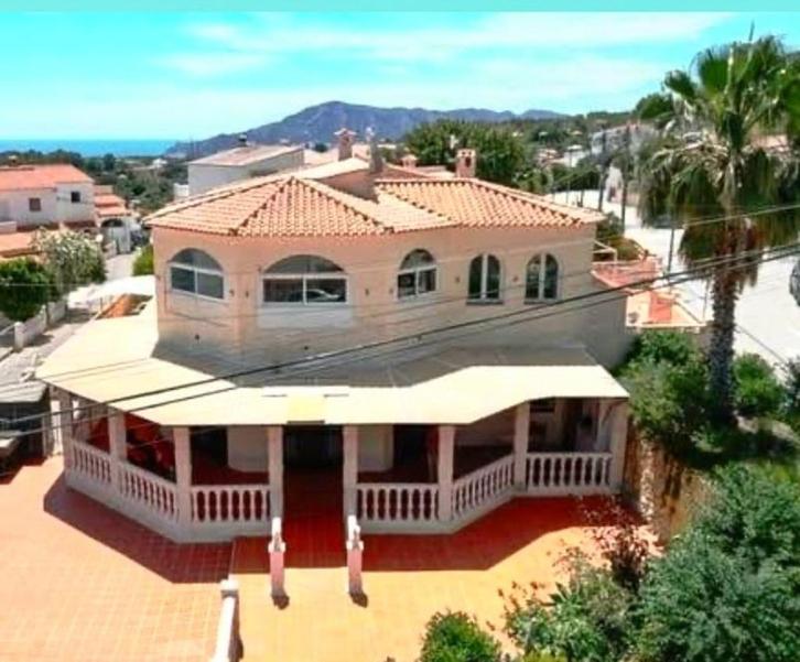 Restaurant met 2 appartementen en studio, Zakelijke goederen, Horeca | Overige, Verzenden