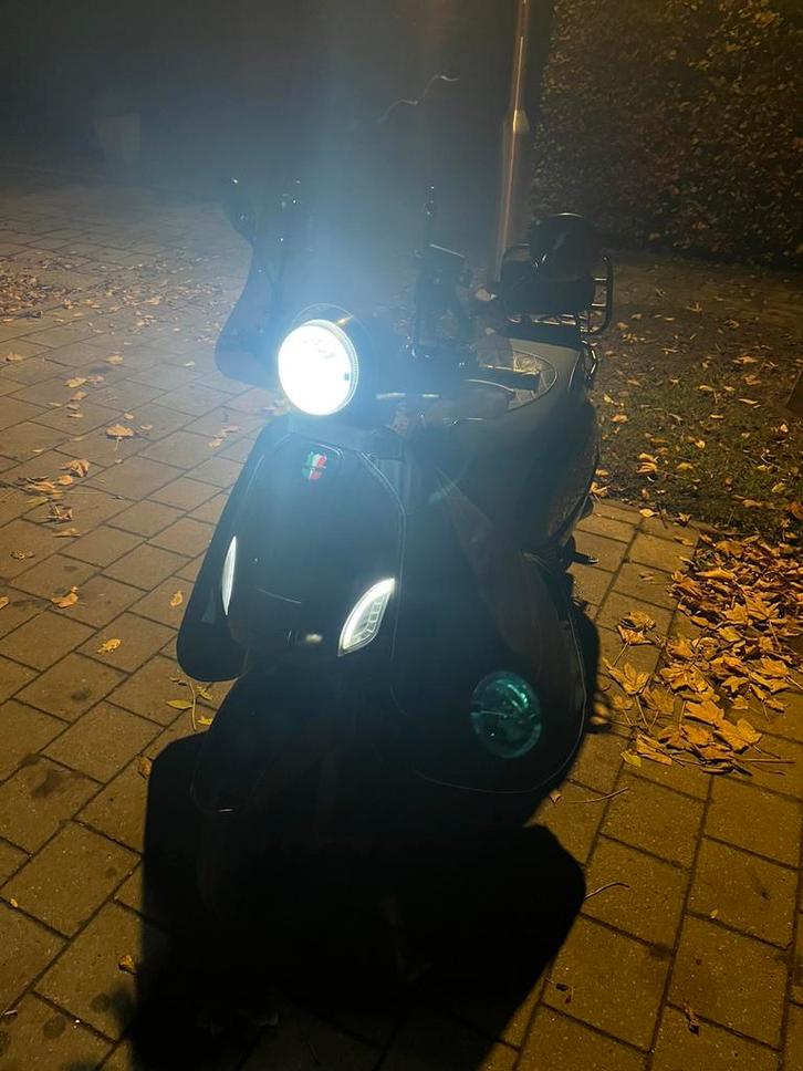 Gts toscana B-klasse, Fietsen en Brommers, Scooters | Vespa, Zo goed als nieuw, Ophalen
