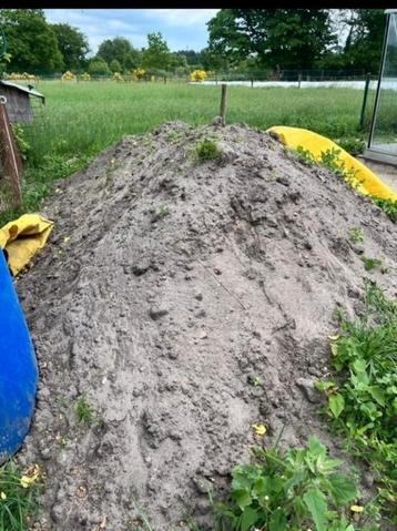 Zwarte grond beschikbaar voor biedingen
