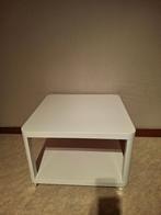 Wit tafeltje op wieltjes, Enlèvement, Carré