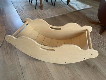 Houten klimboog schommel beschikbaar voor biedingen